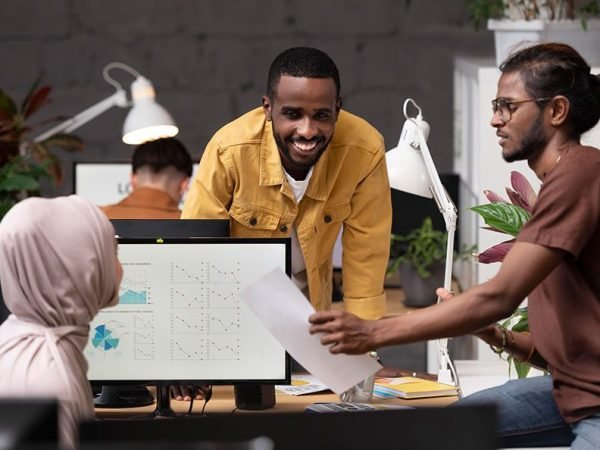 Bagaimana Website Membantu Mengatasi Batasan Geografis dan Ekonomi